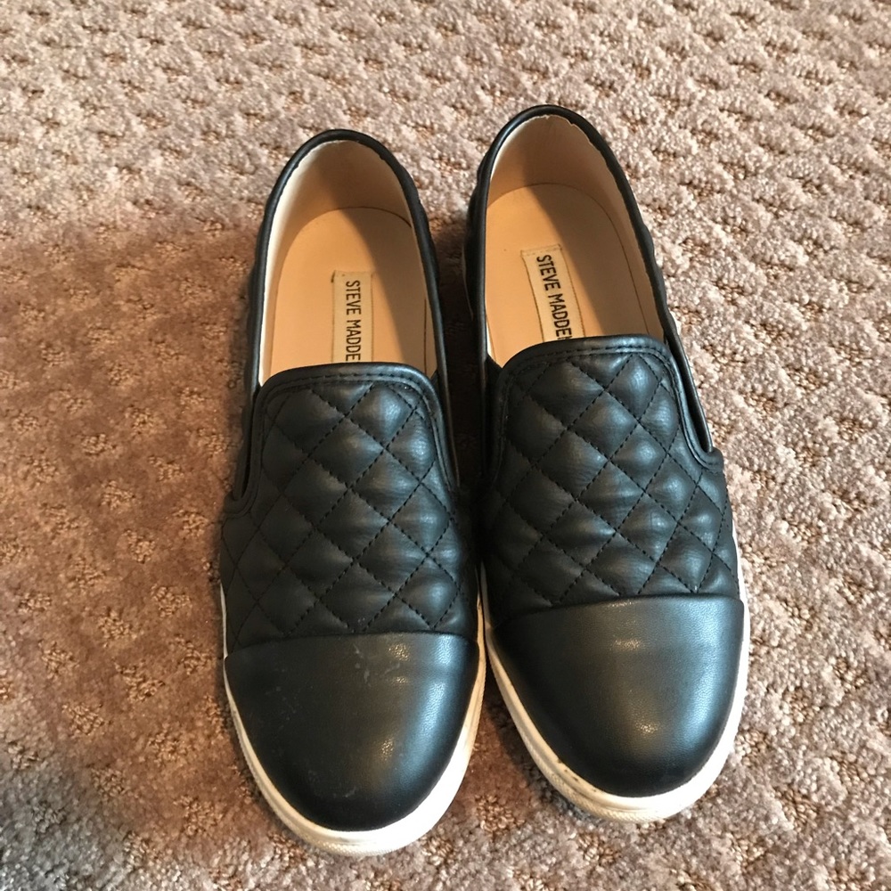 Steve Madden Black slip on flats